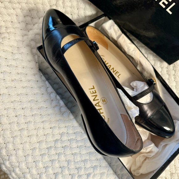 Vintage Chanel Chevreau Noir/Vernis Noir Almond Toe Flats - Picture 2 of 9